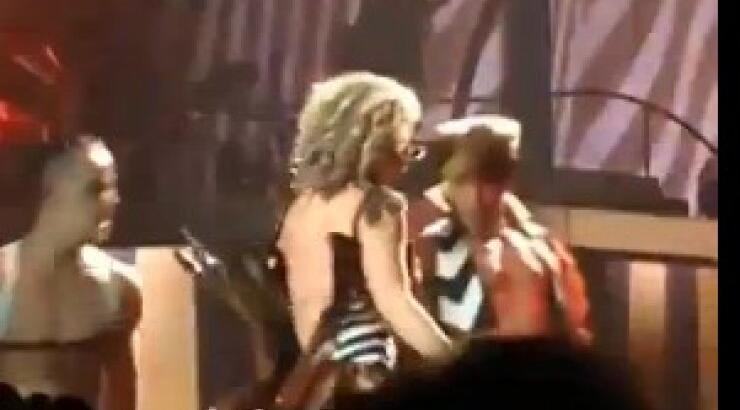 Το sexy . . . ατύχημα της Britney ! [video]