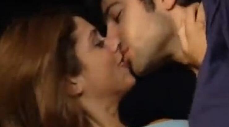 Ανδρέας Γεωργίου : Στο κρεβάτι με τη Σοφία Καρβέλα [video]