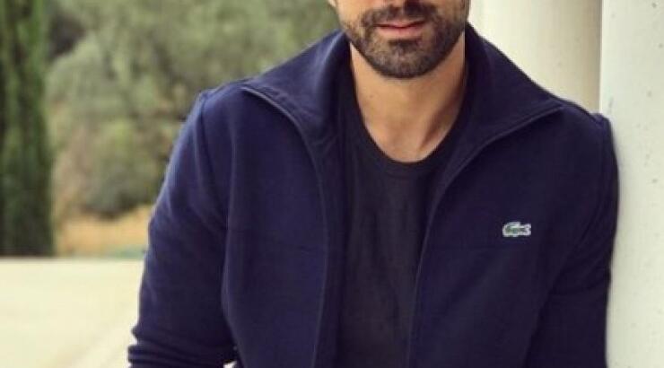 Δείτε το νέο και ανατρεπτικό look του Σάκη Τανιμανίδη λίγο πριν αναχωρήσει για τον Άγιο Δομίνικο