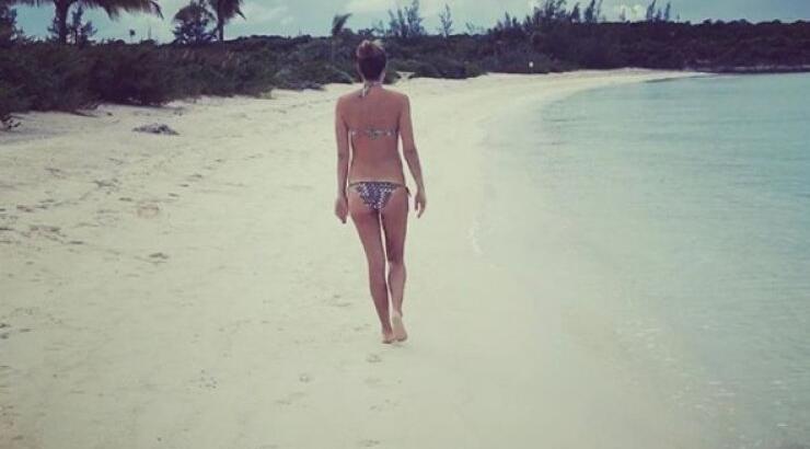 Δείτε το καλλίγραμμο κορμί γνωστής Ελληνίδας που περιμένει από μέρα σε μέρα να γεννήσει