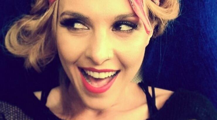 Βάσεις 2014: Περήφανη μαμά η Τάμτα – Πέρασε η κόρη της