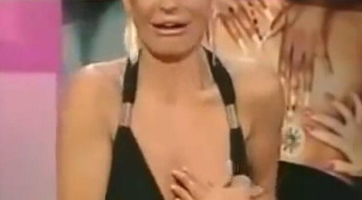 Της φάνηκε το στήθος οn air! [video]