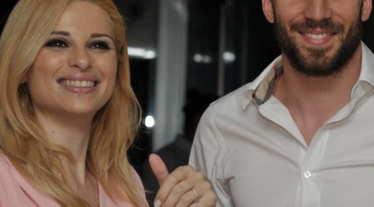 Τι λένε τα ελληνικά δημοσιεύματα για το γάμο Αριστοτέλους - Εφραίμ
