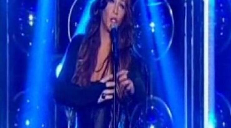 Τάκης Ζαχαράτος: Η εντυπωσιακή εμφάνιση στην σκηνή ως Άννα Βίσση στο YFSF