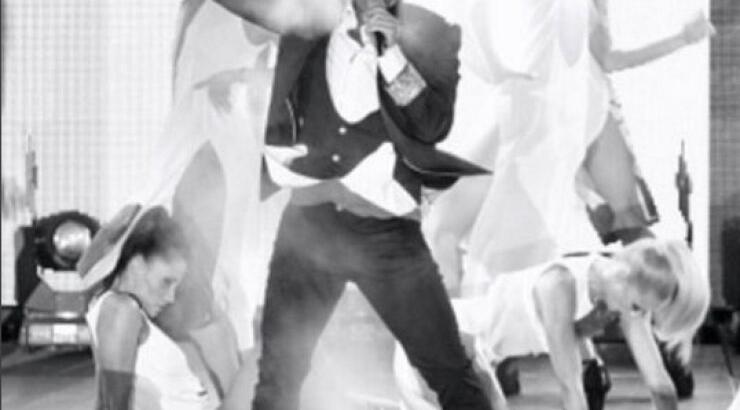 Κύπριες socialite με το ίδιο ρούχο στην εμφάνιση του Σάκη Ρουβά στη Λεμεσό