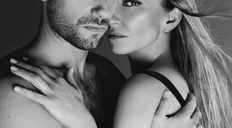 Το instagram πήρε φωτιά! Η Ρούλα Ρέβη ανέβασε γυμνό τον σύζυγό της, Αποστόλη Τότσικα