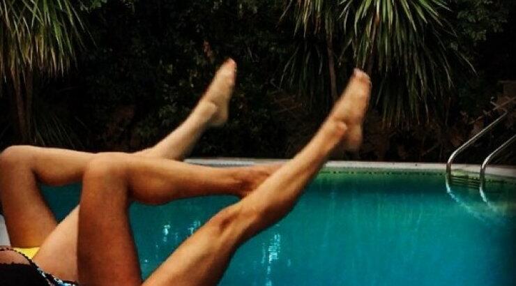 Πρωταγωνίστρια από το "Μπρούσκο" μας δείχνει τα καλλίγραμμα πόδια της την ώρα που γυμνάζεται με personal trainer