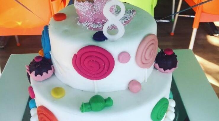 Η κορούλα επώνυμου ζευγαριού της ελληνικής showbiz έγινε οκτώ