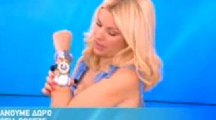 Eλένη Μενεγάκη: Ένιωσε άβολα on air για τις μελανιές στα χέρια της και έδωσε εξηγήσεις