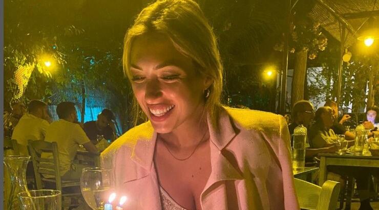 Κρίστυ Παπαδοπούλου: Η στιγμή που συγκινημένη σβήνει τα κεράκια της 