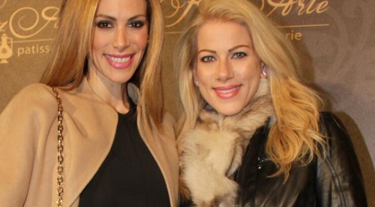 Χριστίνα Δημητρίου: Δείτε την να διασκεδάζει στα μπουζούκια της Αθήνας με τη μαμά και την αδερφή της