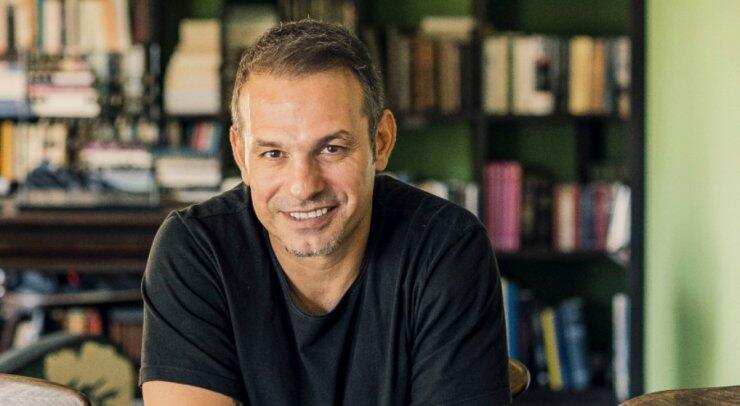 Ντέμης Νικολαΐδης: Έγινε πυροσβέστης και αρχίζει υπηρεσίες - Έτσι το δημοσιοποίησε