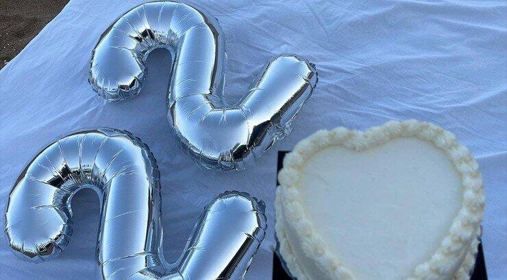 Η σύντροφος διεθνή Κύπριου ποδοσφαιριστή γιόρτασε στην παραλία τα γενέθλια της [εικόνες]