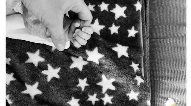 Η πρώτη φωτογραφία του γιου ζευγαριού της ελληνικής showbiz