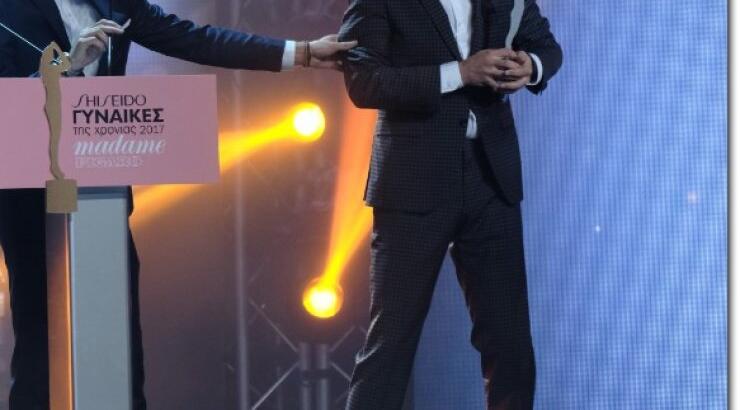 Πάνος Μουζουράκης: Το βραβείο που πήρε και δεν έδινε στους απονεμητές για να το δώσουν σε μια από τις νικήτριες των 13ων Βραβείων "Madame Figaro" Γυναίκες της Χρονιάς