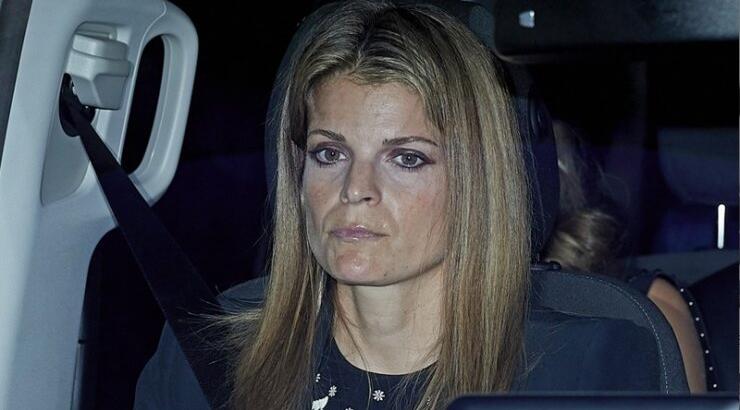 Αθηνά Ωνάση: Mόλις έφθασε στην Ελλάδα - Έβαλε μαντήλι για να καλύψει το πρόσωπό της [βίντεο]