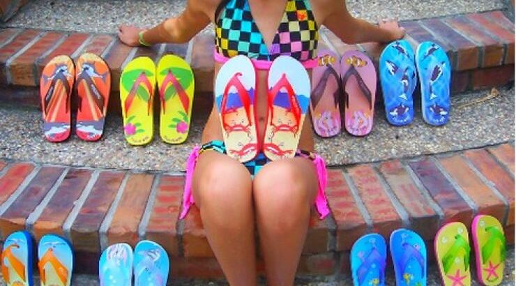 Πώς μια 16χρονη κατόρθωσε να βγάλει εκατομμύρια πουλώντας παντόφλες!