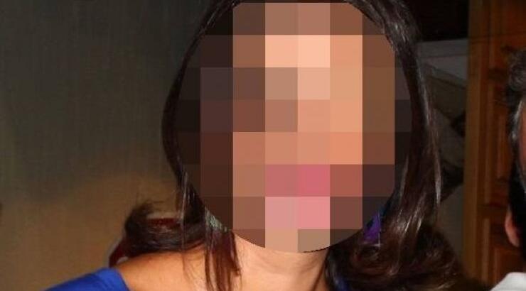 Πρώην Ελληνίδα μοντέλο πουλάει burger στις Σπέτσες