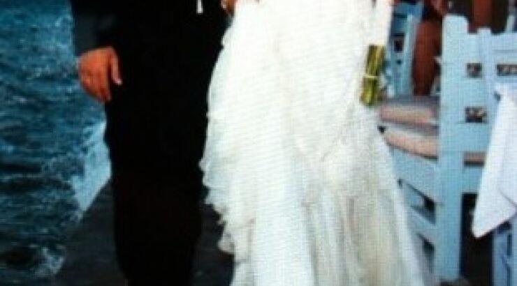 Ποια Κύπρια γιορτάζει τρία χρόνια γάμου;