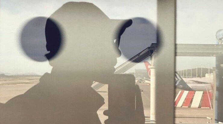 Κύπριος ηθοποιός ποζάρει ολόγυμνος φορώντας τις μαύρες γόβες του [εικόνες]