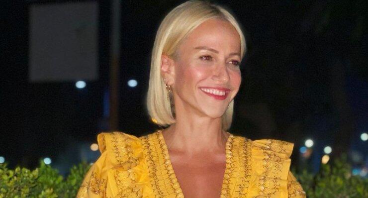 Έμιλυ Γιολίτη: Η τρυφερή αγκαλιά στη γιαγιά της στα 93α γενέθλια της [εικόνα]