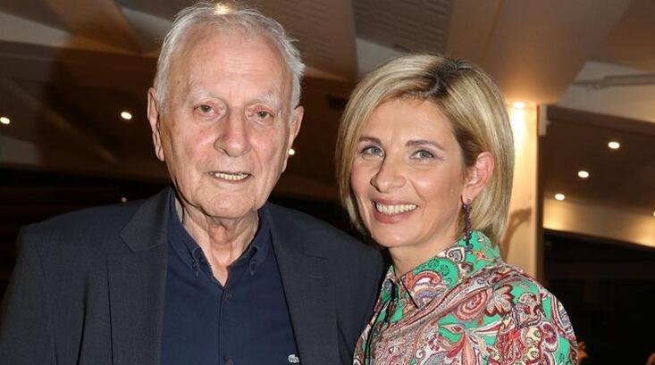 Δυσάρεστα νέα για τον Κώστα Χαρδαβέλλα: Έχασε τη φωνή του - Τι αποκάλυψε η σύζυγος του για την υγεία του