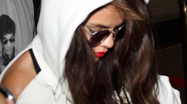 Ποια διάσημη προσπαθεί να κρυφτεί;