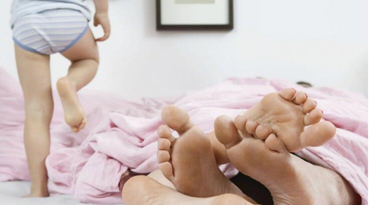 7 πράγματα που πρέπει να κάνετε εάν το παιδί σας πιάσει να κάνετε σεξ