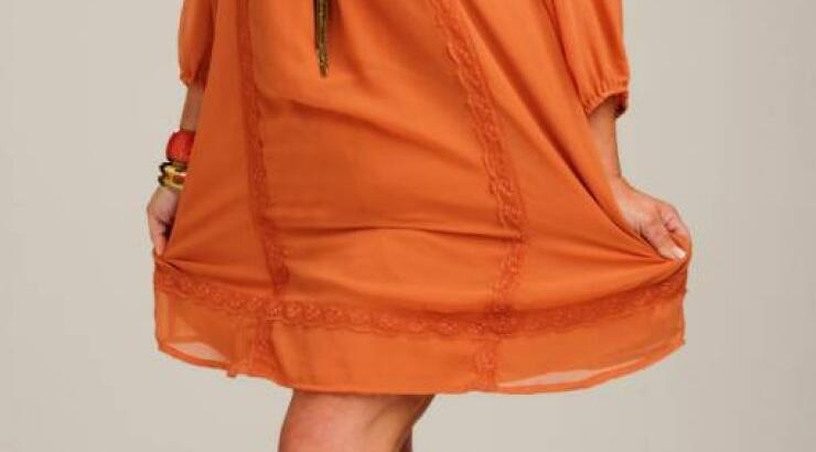  Σοκ! Βρετανή ηθοποιός: Εχω το πιο μακρύ στήθος, θα μπορούσα να το δέσω ζώνη [εικόνες]