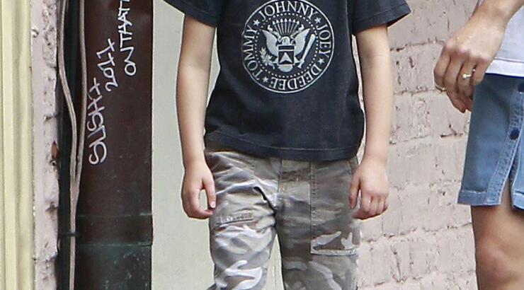 Οι Brangelina στέλνουν σε ειδικό την κόρη τους Shiloh [εικόνες]