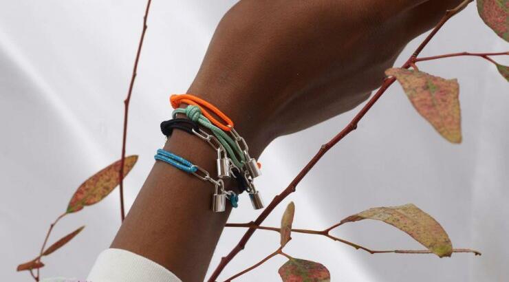 O οίκος Louis Vuitton σχεδίασε ένα βραχιόλι για την Unicef