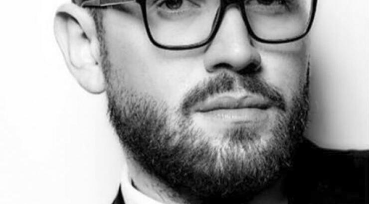 O make - up artist, Βαλεντίνος Νικολάου σου δίνει συμβουλές για να φορέσεις την τάση της σεζόν… το σκούρο κραγιόν!