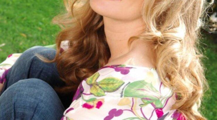 Δείτε τη Σμαραγδα Καρύδη σε νεότερη ηλικία