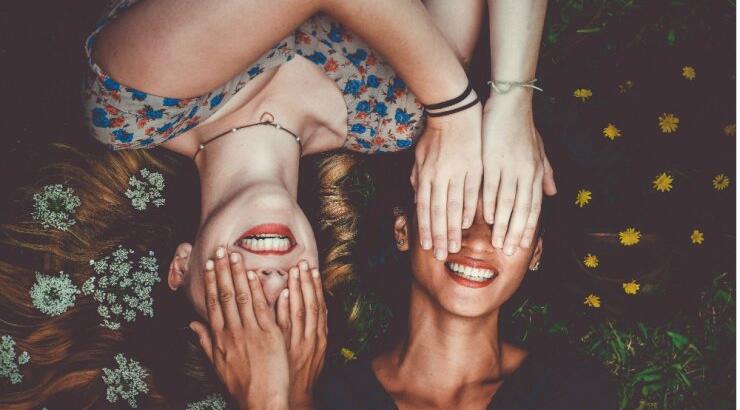 Πέντε τρόποι για να καταφέρουμε να νιώσουμε ευτυχία και περισσότερη επιτυχία