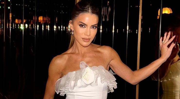 4 elegant βραδινά χτενίσματα της Camila Coelho που αξίζει να αντιγράψεις