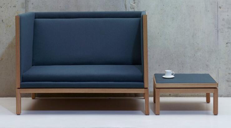 Πρώτη κολεξιόν επίπλων