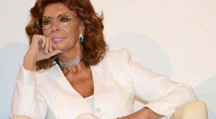Η Sophia Loren ακόμα αναστατώνει