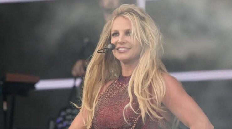 Britney Spears: Η φωτογραφία με τον ημίγυμνο άντρα που ανήρτησε και προκάλεσε αναστάτωση [βίντεο]
