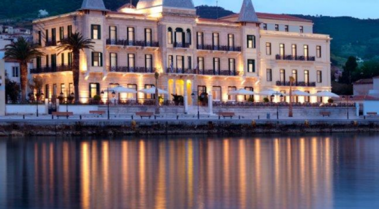 Χλιδάτος αρραβώνας στις Σπέτσες για ζευγάρι επώνυμων Ελλήνων!