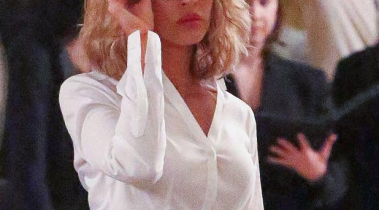 Πασίγνωστη ηθοποιός έγινε ξανθιά και έγινε ακόμη πιο σέξυ [εικόνες]