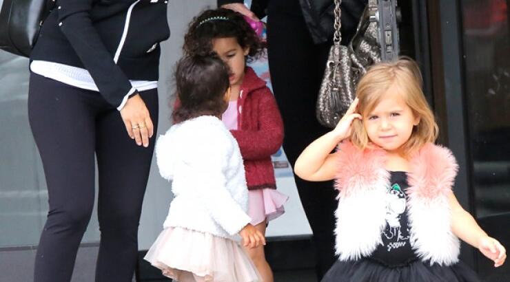 Οι μικρές Kardashian αναλαμβάνουν δράση [εικόνες]