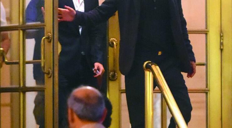 Brad Pitt: Τον τσάκωσαν με φίλο του σε ξενοδοχείο [εικόνες]