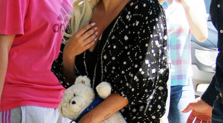 Δείτε με ποιον ταξιδεύει η Lady Gaga [εικόνες]