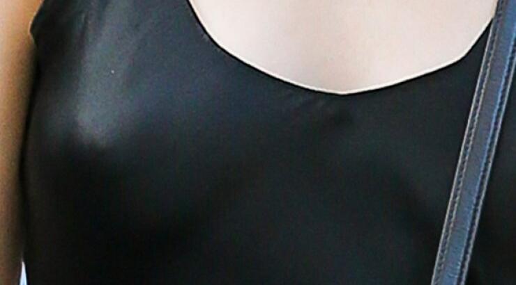 Η σέξυ εμφάνιση νεαρής ηθοποιού που προκάλεσε [εικόνες]