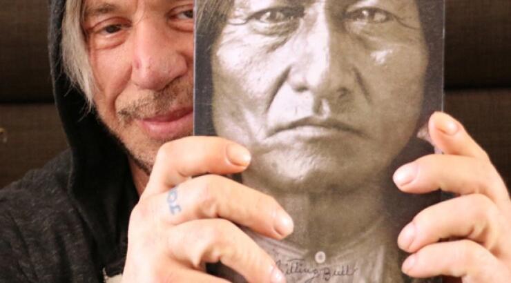 Πως περνάει τον ελεύθερό του χρόνο ο Mickey Rourke; [εικόνες]