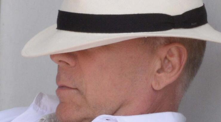 Τον πήρε ο ύπνος κατά τη διάρκεια γυρισμάτων ταινίας [εικόνες]