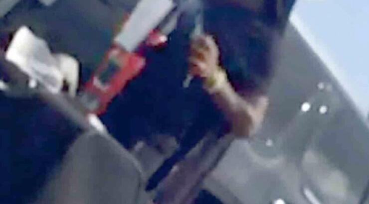 Σοβαρό επεισόδιο σε αεροπλάνο με γνωστό ράπερ [εικόνες]