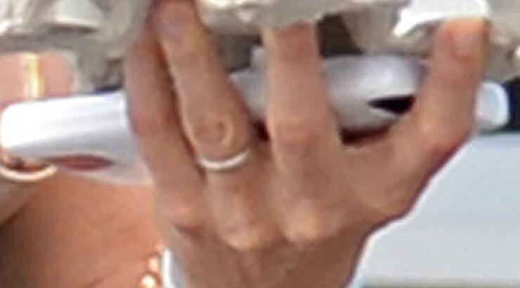 Ποιο διάσημο ζευγάρι χώρισε αλλά δε λέει να το πιστέψει; [εικόνες]