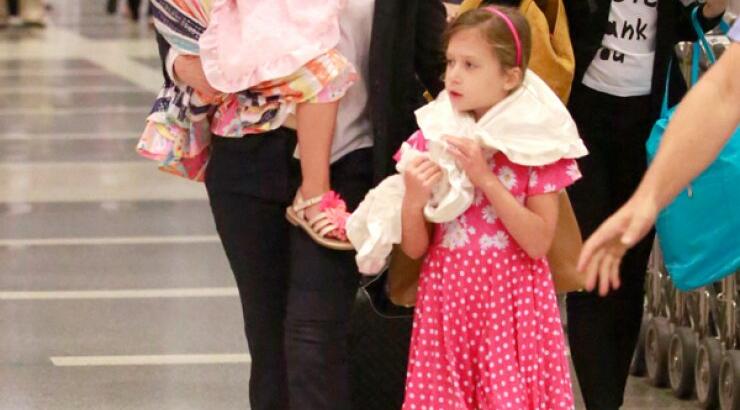 Σπάνια εμφάνιση διάσημη ηθοποιού με τα παιδιά της [εικόνες]