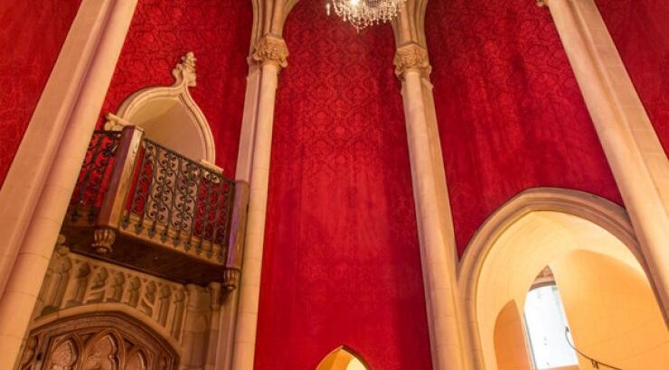 Η Katy Perry τσακώνεται με...καλόγριες [εικόνες]